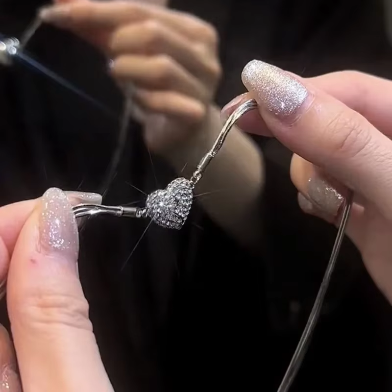 Charming Heart Pendant Necklace Choker for Women - Exquisite Magnetic Attraction Fashion Jewelry Gift