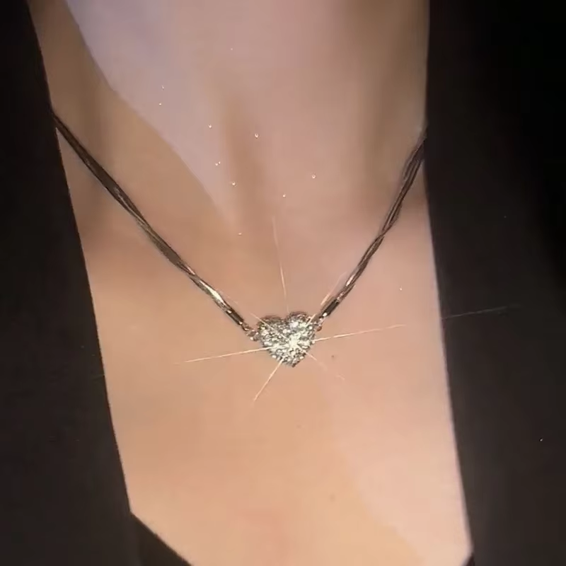 Charming Heart Pendant Necklace Choker for Women - Exquisite Magnetic Attraction Fashion Jewelry Gift